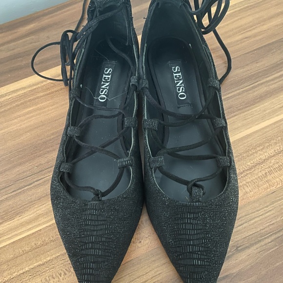 Ballet style black flats - Picture 2 of 4